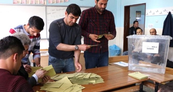 AK Parti, İstanbul'da Seçimlerin Yenilenmesi İçin YSK'ya Başvuru Yaptı