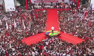 Gambar Udara Pendukung Jokowi Merah-Putihkan Stadion Sriwedari Solo
