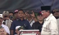 Momen Prabowo Gebrak Podium dan Silat di Depan Amien Rais