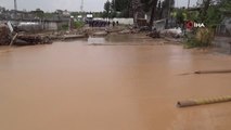 Nizip'te Şiddetli Yağış Nedeniyle Sel Meydana Geldi...ilçede Çok Sayıda İstinat Duvarı Çöktü