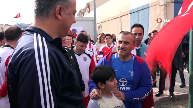 Halı saha maçında, şehit düşen komiser ve eşinin adı halı sahaya verildi