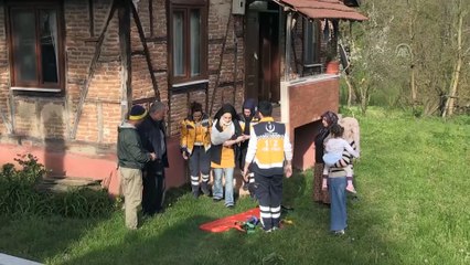 Sohbet ederken balkondan düştüler - DÜZCE