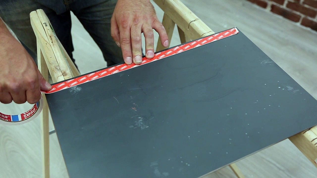 Comment faire pour poser un miroir avec une double-face ?