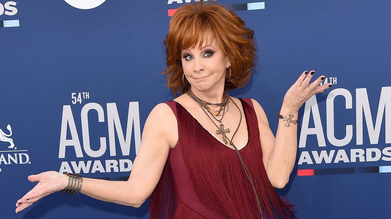 Party Crasher! Reba McEntire Crashes Dan + Shay's ACMs Interview