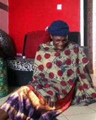 Voici comment se comportent les mamans dans les funérailles. A pleurer de rire !