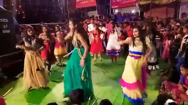 प्रतापपुर में मनमोहक प्रस्तुति नगर के उत्साहित गरबा नृत्य ग्रुप के साथ माता रानी के दरबार में