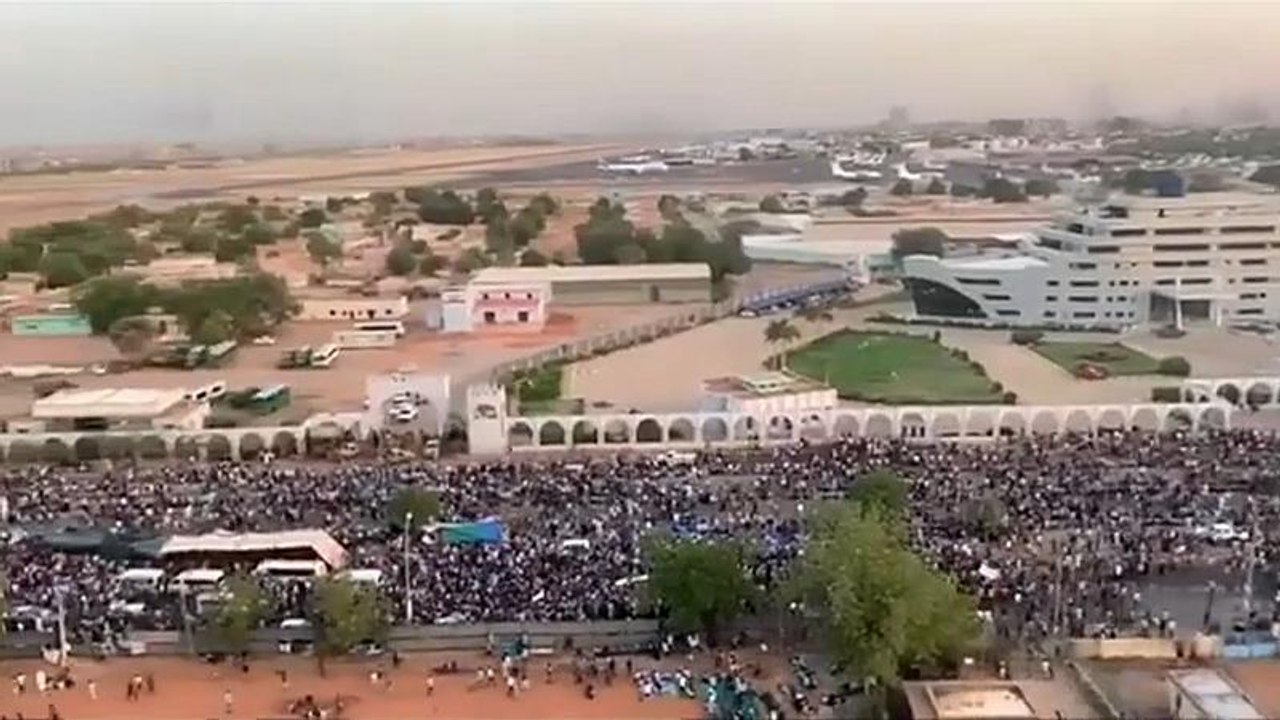 Soudan : les contestataires appellent l'armée à rallier leur mouvement contre Omar el-Béchir