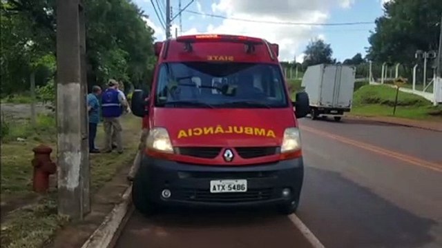 Colisão envolve carro e moto na Rua Jorge Lacerda