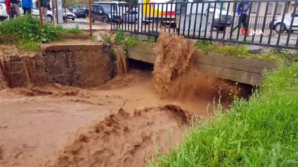 Yavuzeli'nde çay taştı, yollar göle döndü