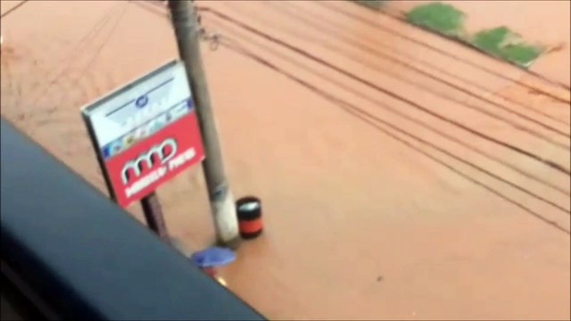 Chuva forte e ruas alagadas em Castelo