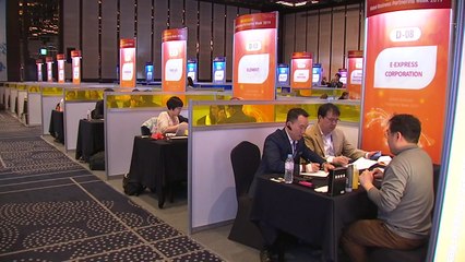 넉 달째 날개 꺾인 수출...기업들 '안간힘' / YTN