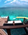 Une villa de rêve avec toboggan aux Maldives