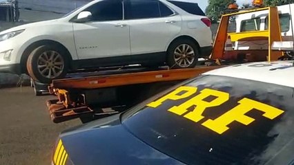 Com apoio de helicóptero, PRF realiza apreensão de veículo com cigarros