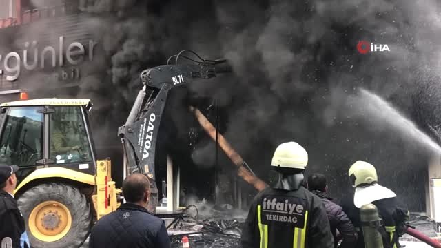 Edirne'de Bir Beyaz Eşya Mağazasında Yangın Çıktı...mağaza Kullanılamaz Hale Geldi