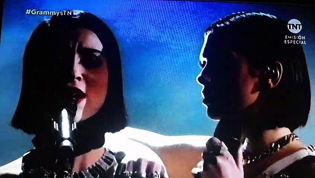 [Grammys 2019] Dua Lipa Performs With St. Vincent