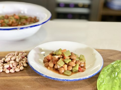 Ensalada fresca de frijoles con nopales- Cocina con Conexión