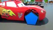Apprendre les Formes, les Couleurs avec la Police Mcqueen Assemblée des Pneus, des Cars de Disney dessin animé pour Enfants