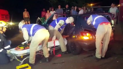 Forte colisão traseira entre carros deixa três feridos no Alto Alegre