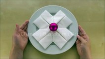 Servietten falten Weihnachten: Schneeflocken basteln mit Papier-Servietten - DIY Origami Deko
