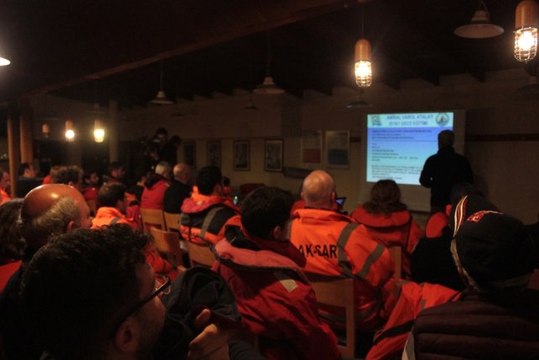 Denizde Zifiri Karanlıkta Nefes Kesen Tatbikat