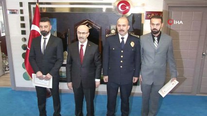 'Uçan polis' ve arkadaşına validen başarı belgesi