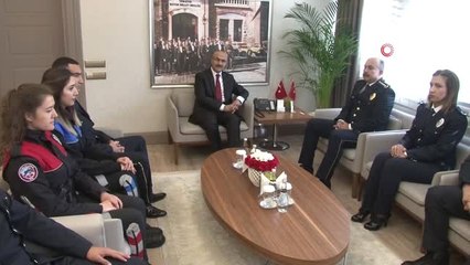 Uçan Polis' ve Arkadaşına Validen Başarı Belgesi