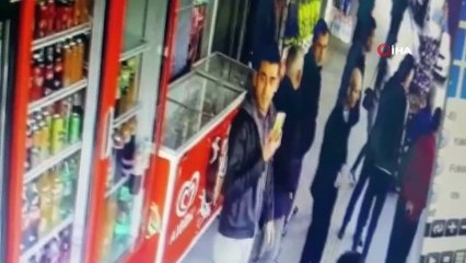 Dilenci kadınlar, kendilerini dolandırıcılıkla suçlayan adama böyle saldırdı