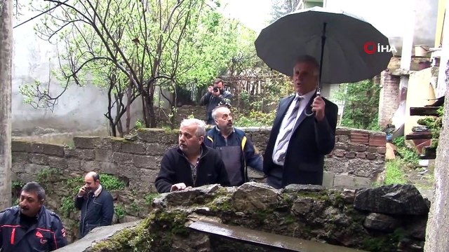 Toprak kayması mahalleyi sokağa döktü...Heyelanın yaşandığı mahalle havadan görüntülendi