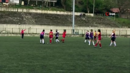 Sporculuk ve antrenörlük kariyerine hakemliği de ekledi