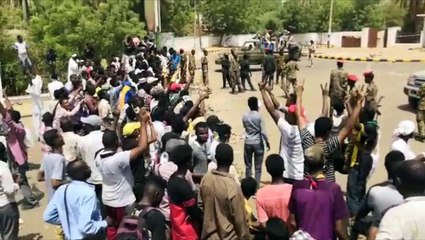 يوم خامس من الاعتصام خارج مقر الجيش السوداني والشرطة على الحياد