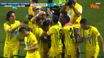 Un arbitre fait appel à la VAR alors qu’elle n’est pas utilisée en Colombie