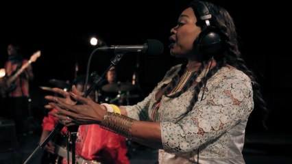 Ray Lema invite Oumou Sangaré "Ami" #SessionUnik