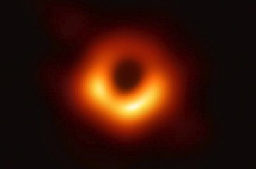 Les premières images d'un trou noir capturées par les astronomes