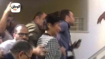شيرين تصطحب حسام حبيب وتلوح بعلامة النصر قبل التحقيق معها في الموسيقيين