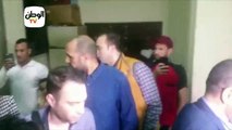 لحظة خروج شيرين بصحبة حسام حبيب بعد التحقيق معها بنقابة الموسيقيين