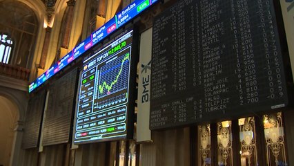 El ibex 35 cierra plano con una leve bajada del 0,01 % lastrado por la caida de los bancos tras la decision de BC  de mantener los tipos de interés.