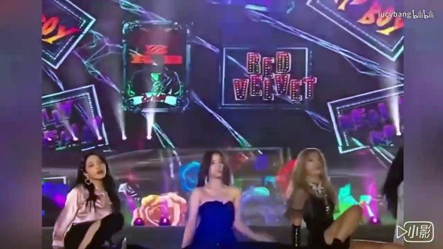 裴珠泫Irene这身衣服都快走光Irene, Irene, this dress is going fast.