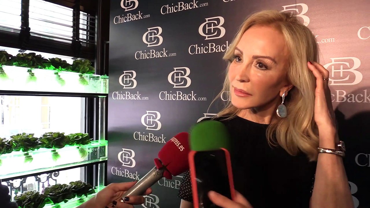 El 'zasca' de Carmen Lomana a su hermano como político y a Vox