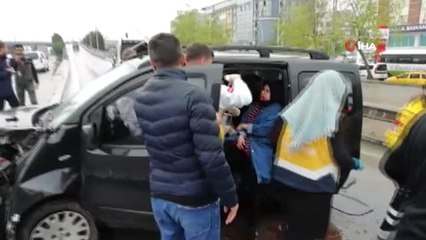 Kamyonet ve Hafif Ticari Araç Çarpıştı: 5 Yaralı