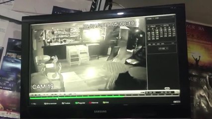 Ladrão furta televisão de bar no Batel, em Curitiba
