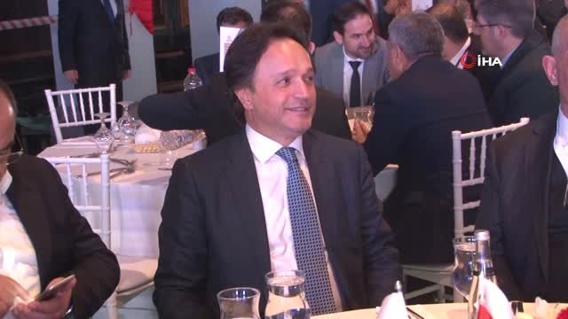 Piyanist Tuluyhan Uğurlu, Tarihi Alsancak Gar'ında Konser Verdi