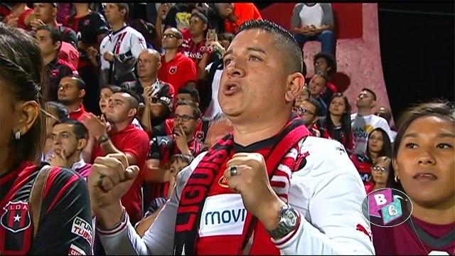 Violencia de aficionados contra jugadores de fútbol