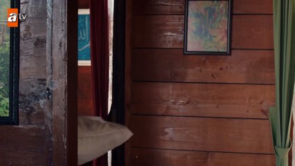 Mercan, çeyizlerini Nefes’e veriyor! - Sen Anlat Karadeniz 47. Bölüm