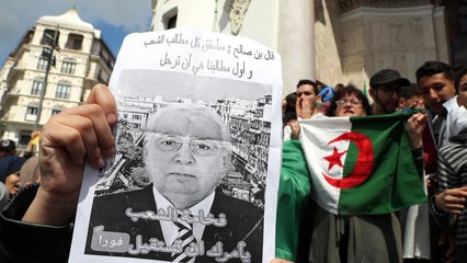 قائد الأركان الجزائري يتمسك بالنص الدستوري لإدارة المرحلة الانتقالية