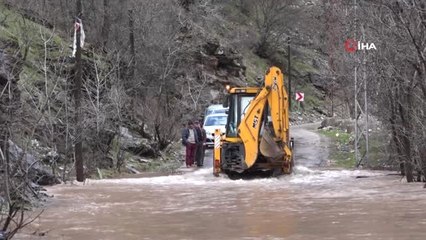 Munzur Çayı'nın Taştı, Ulaşım Kontrollü Sağlanıyor