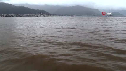 Sahile Gidenler Şaşkına Döndü...dünyaca Ünlü Marmaris Körfezi'nin Rengi Kahverengiye Büründü