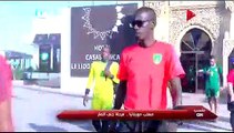 أحمد ولد يحيى رئيس الإتحاد الموريتاني لكرة القدم مع شوبير في ملعب أون
