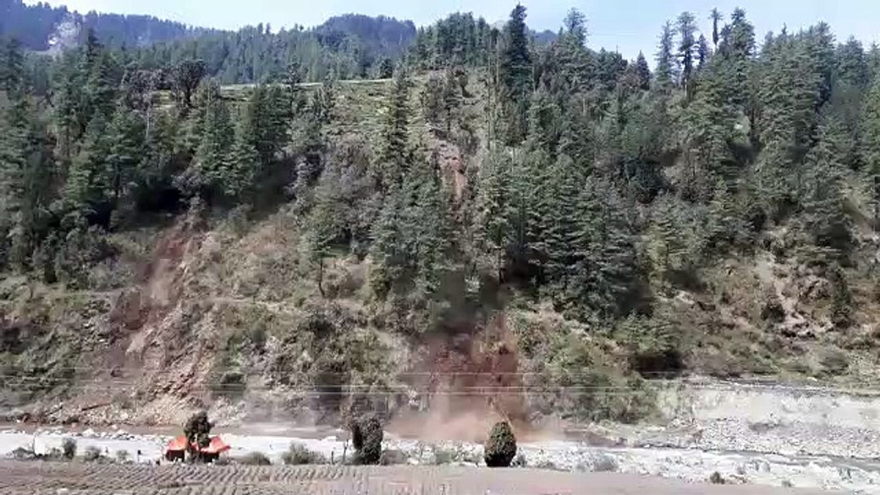 Landslide in himachal's Mandi