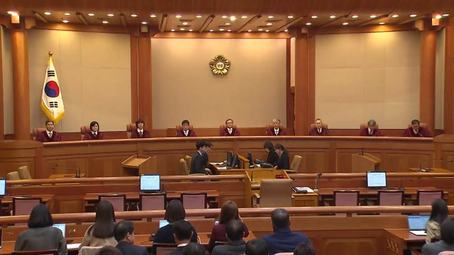 헌재, '낙태죄' 위헌 여부 잠시 뒤 선고 / YTN