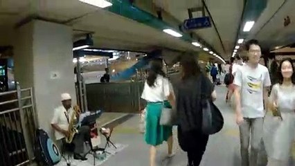 Grif Busking Hong Kong - Me and Mrs Jones